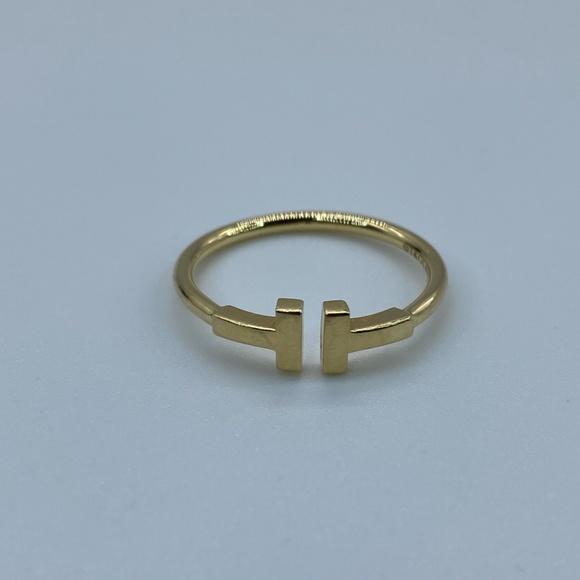Tiffany T Wire Ring in 18k Gold - Picture 6 of 12